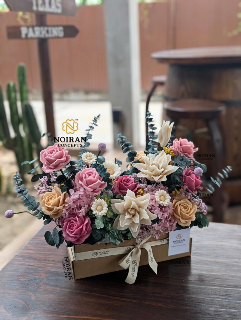 Hộp hoa nến thơm Garden Box No.1 với hoa nến thủ công của Noiran Concepts